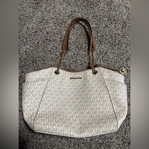 Micheal Kors purse